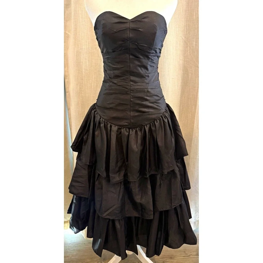 Black Strapless Sweetheart Ruched Satin Ruffle Fit & Flare Dress size S Vintage
